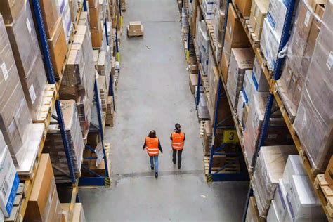 Managing the complexity of warehouse logistics in Italy